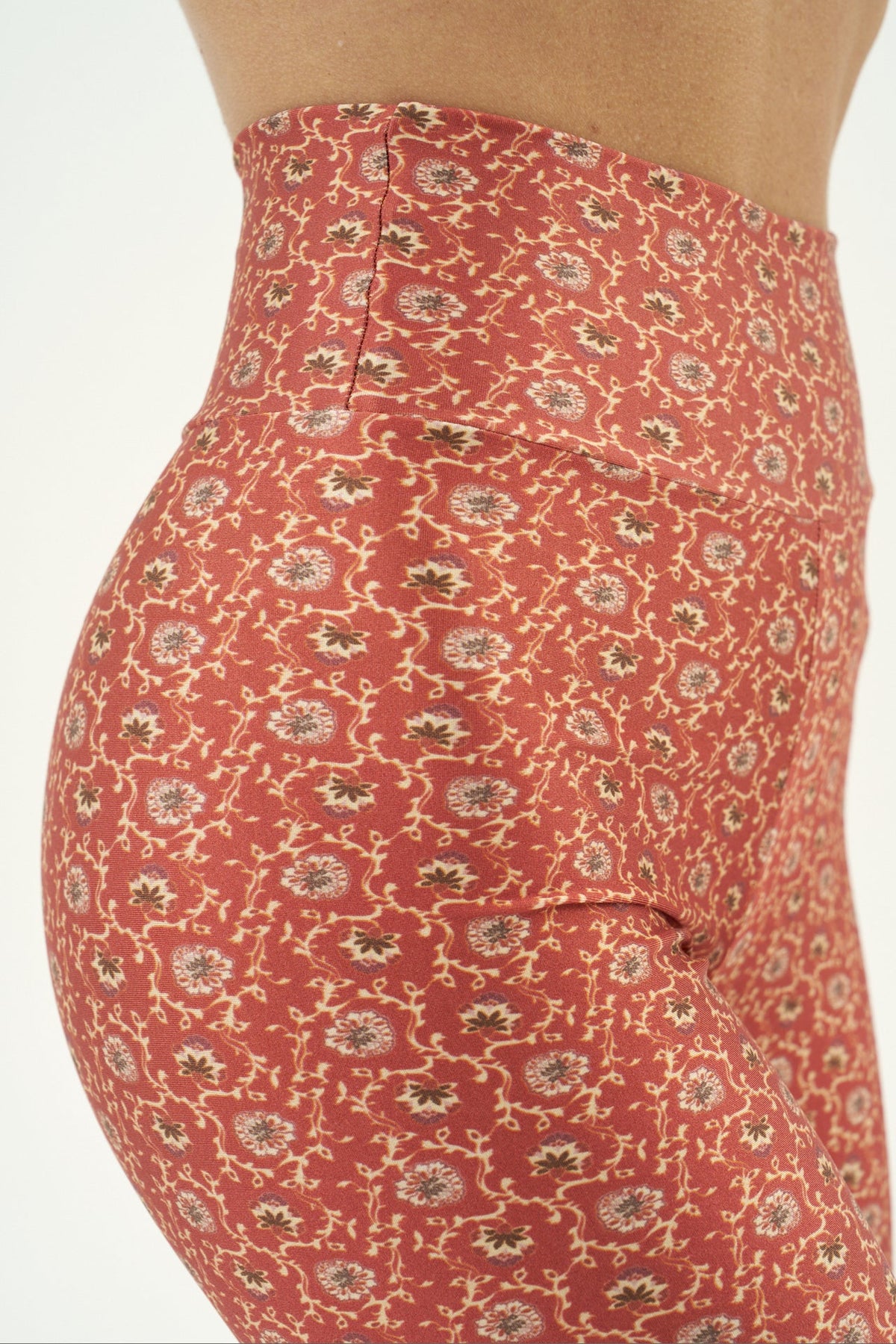 Shorts Slim Scarlet Flower – detalhe