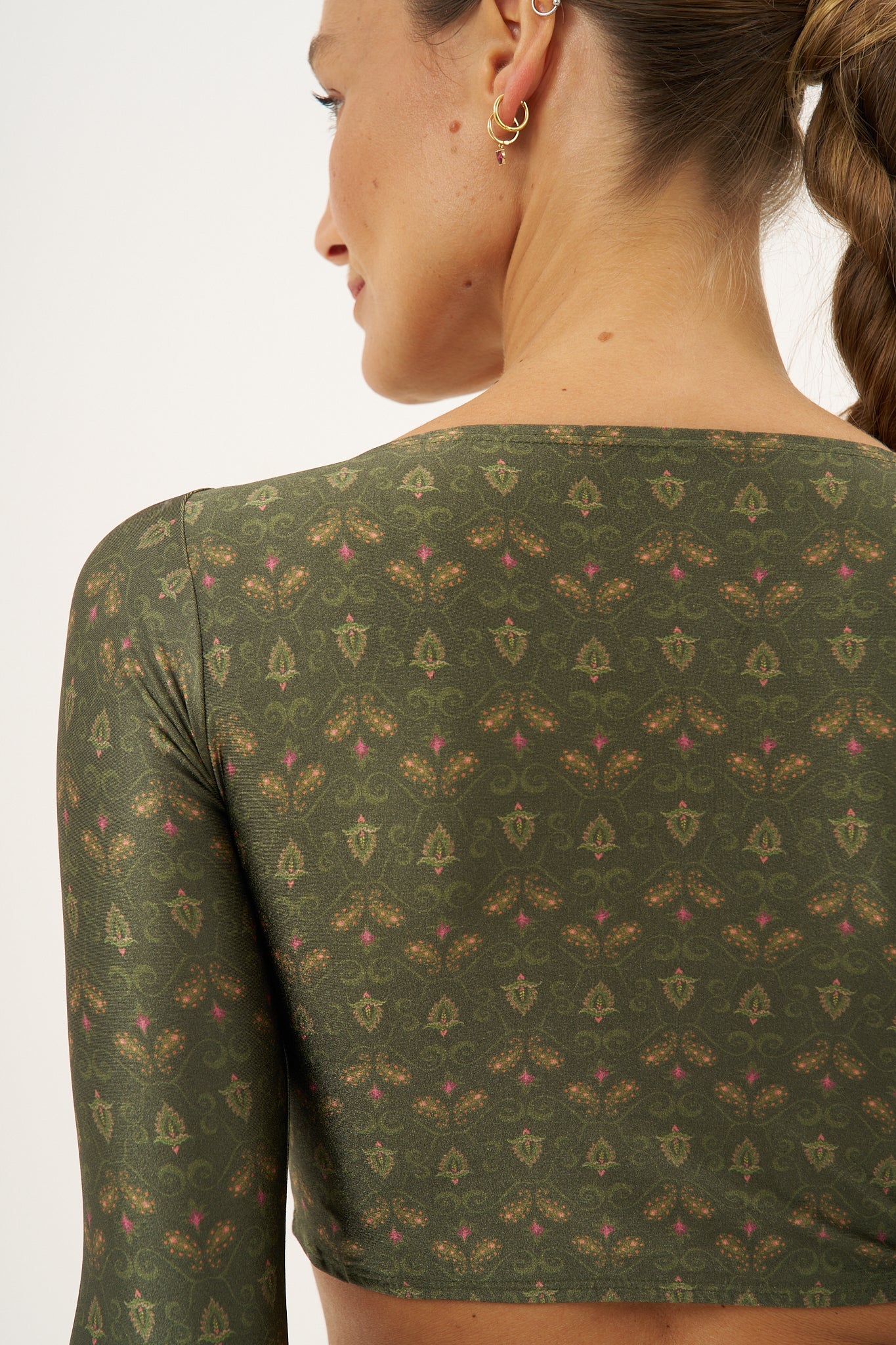 Top cropped manga longa Paisley