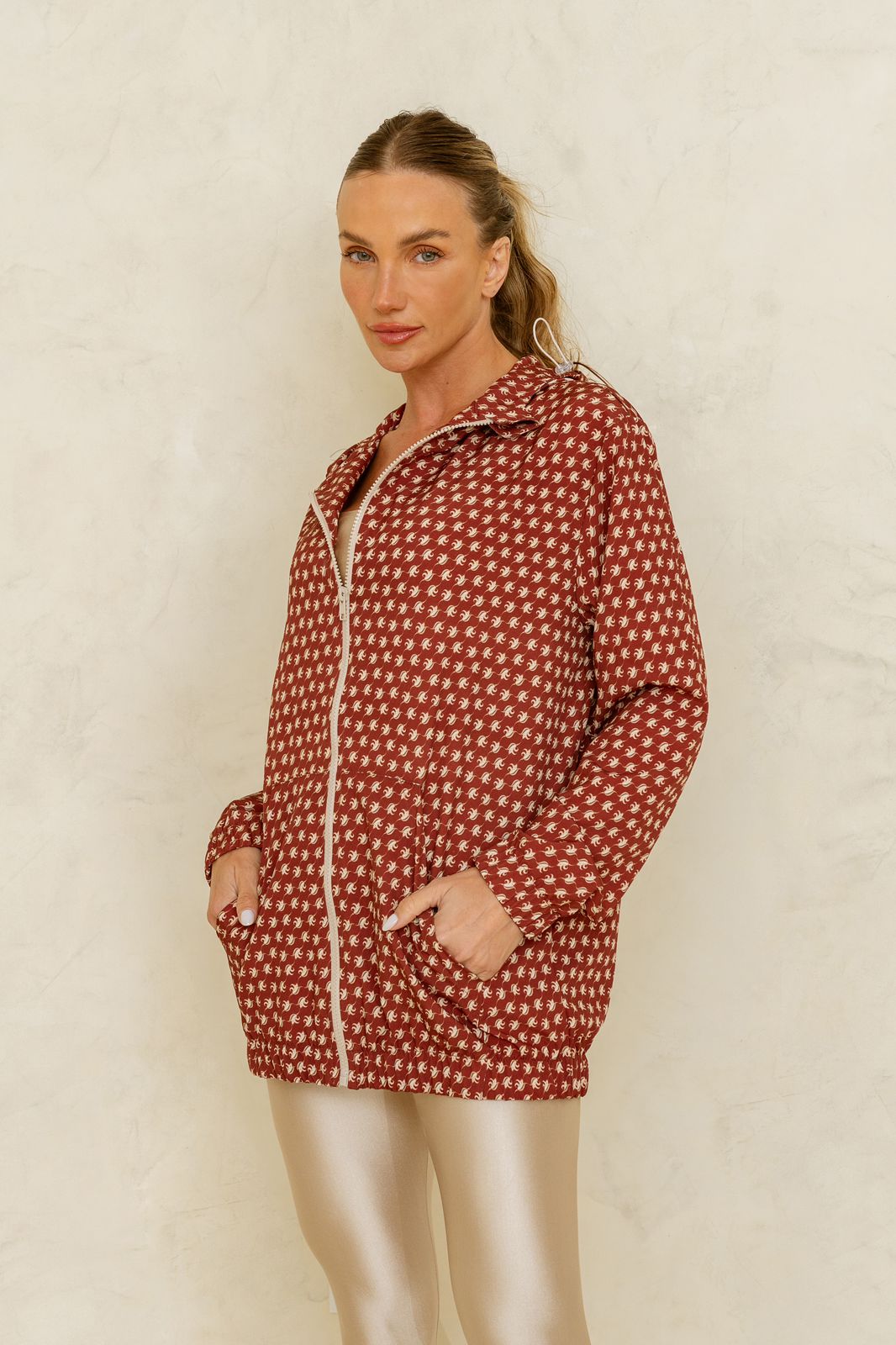 Jaqueta Windbreaker Floral Búzios – detalhe