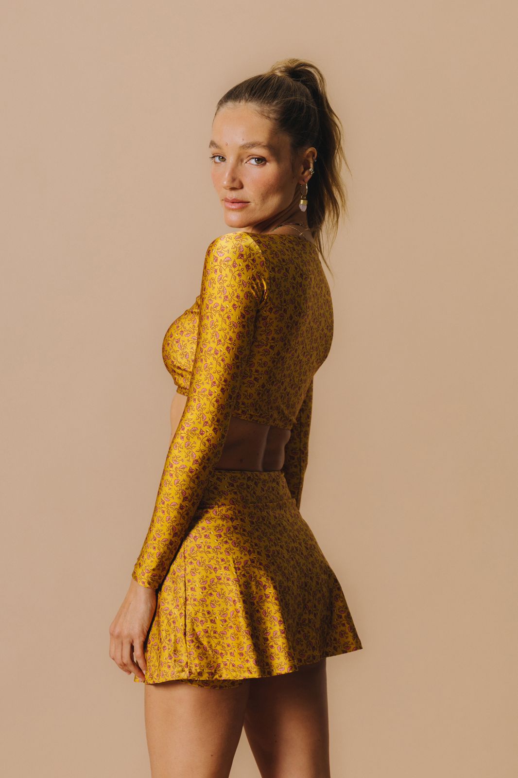 Top cropped manga longa Jardim Solar