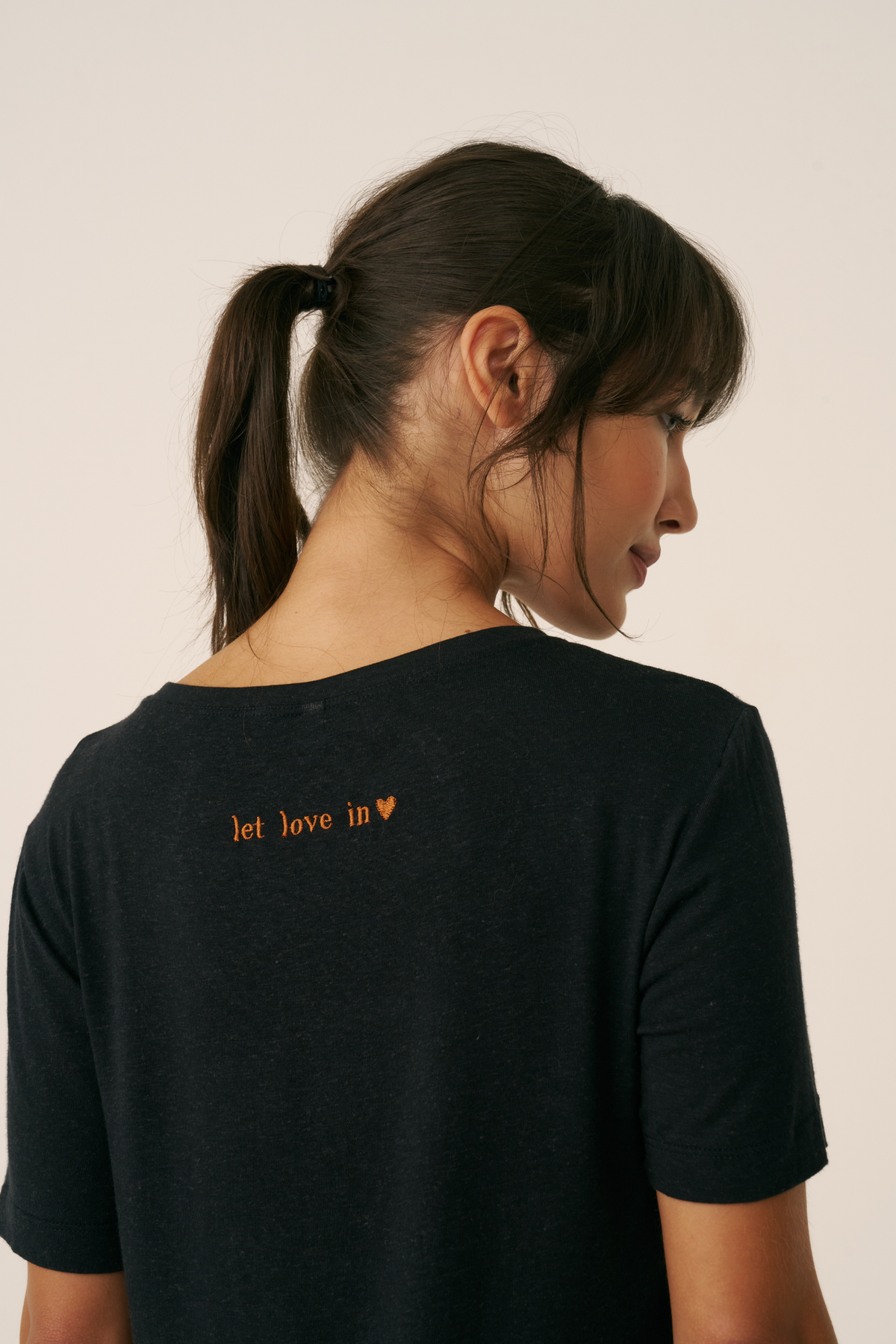 Camiseta Let Love In Black