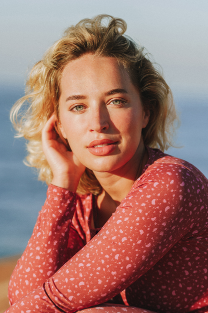 Top cropped manga longa Little Lotus