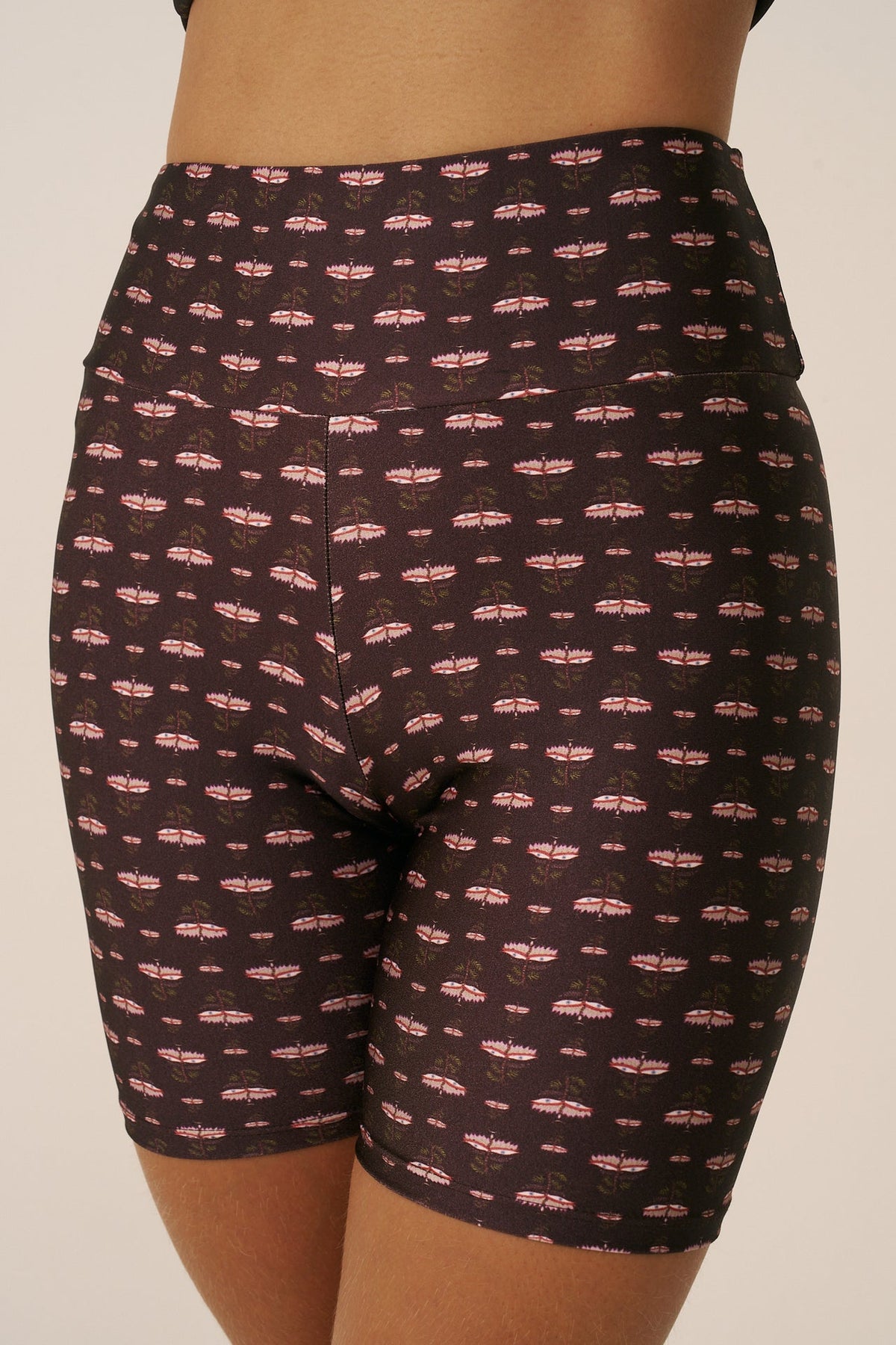 Shorts High Miragem – costas