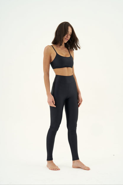 Pantalones tipo leggings ajustados negros