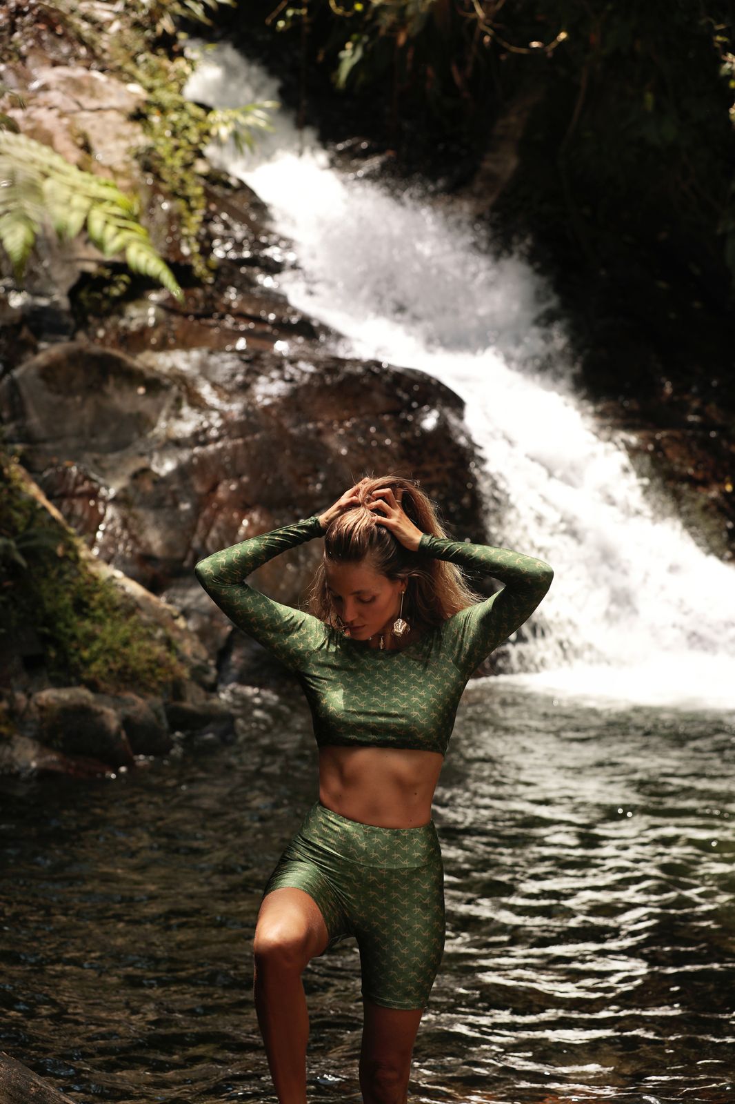 Trikonasana long sleeve cropped top
